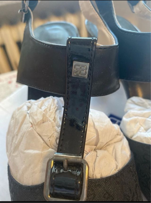 Sandali neri con fibbia