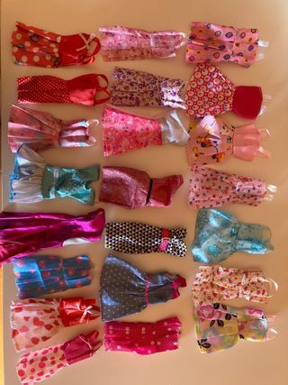 3 Muñecas Barbie y Vestidos todo 30€