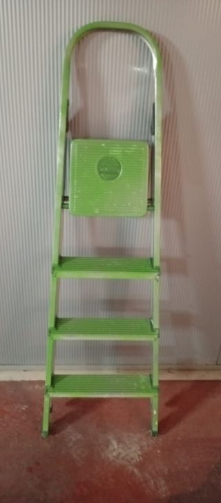 Escalera aluminio verde 4 peldaños