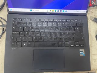 LG Gram 14" i7: 16GB RAM, 512GB SSD 017