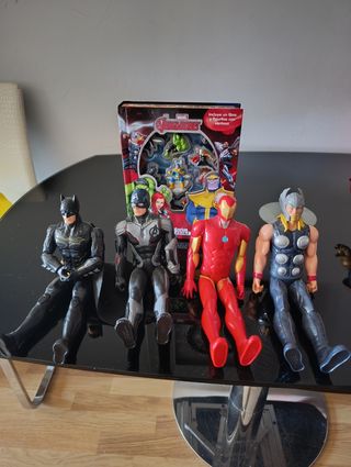 Muñecos Marvel: Iron Man, Batman...y libro marvel