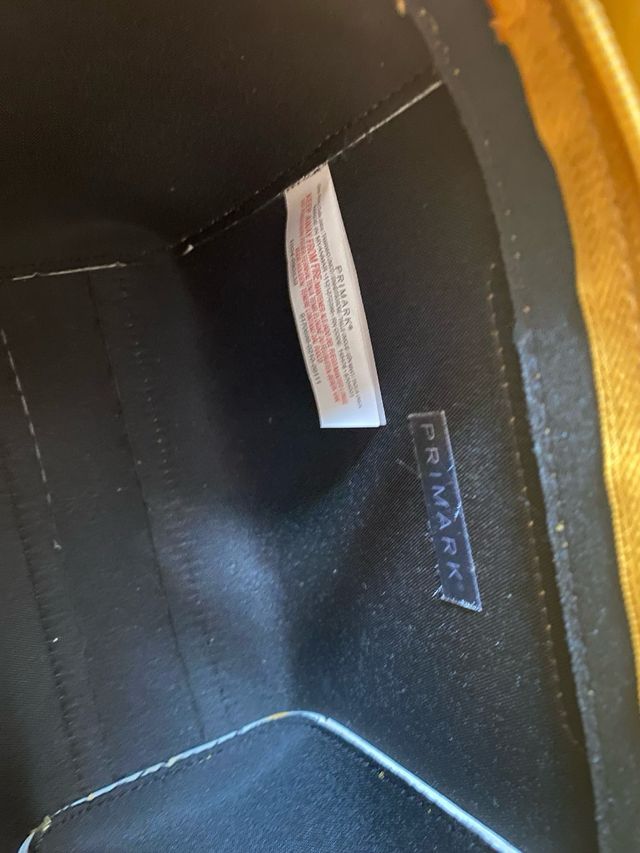 Bolso con cremallera de color mostaza