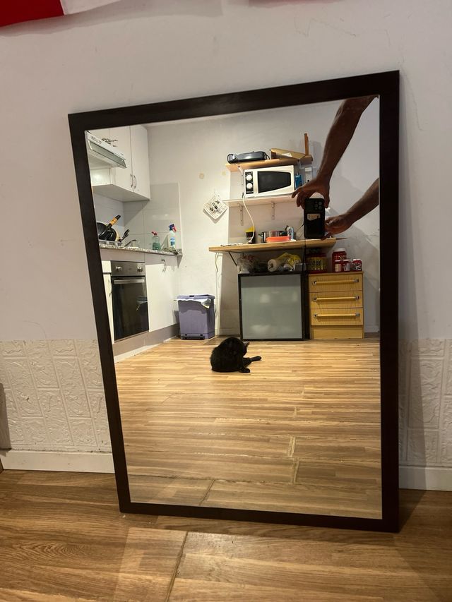 Espejo negro con marco madera