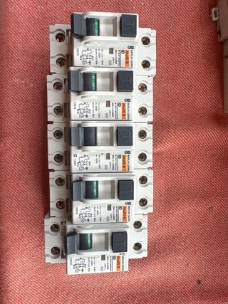 5x Diferenciales 40A - MERLIN GERIN