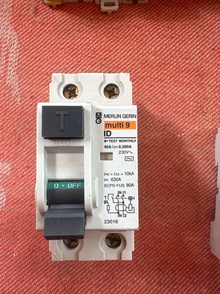 5x Diferenciales 40A - MERLIN GERIN