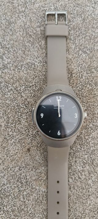 Reloj Versure beige y plata