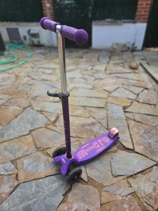 Patinete Micro Maxi Deluxe LED lila