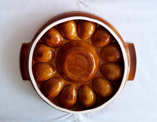 Plato huevos vintage marrón