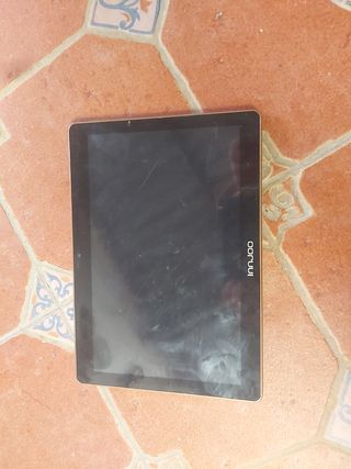 Tablet Inui negra y dorada