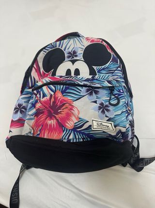 Mochila negra y multicolor