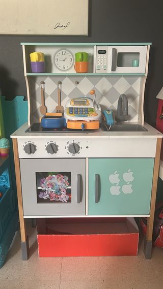 Cocina juguete.Incluye màquina registradora