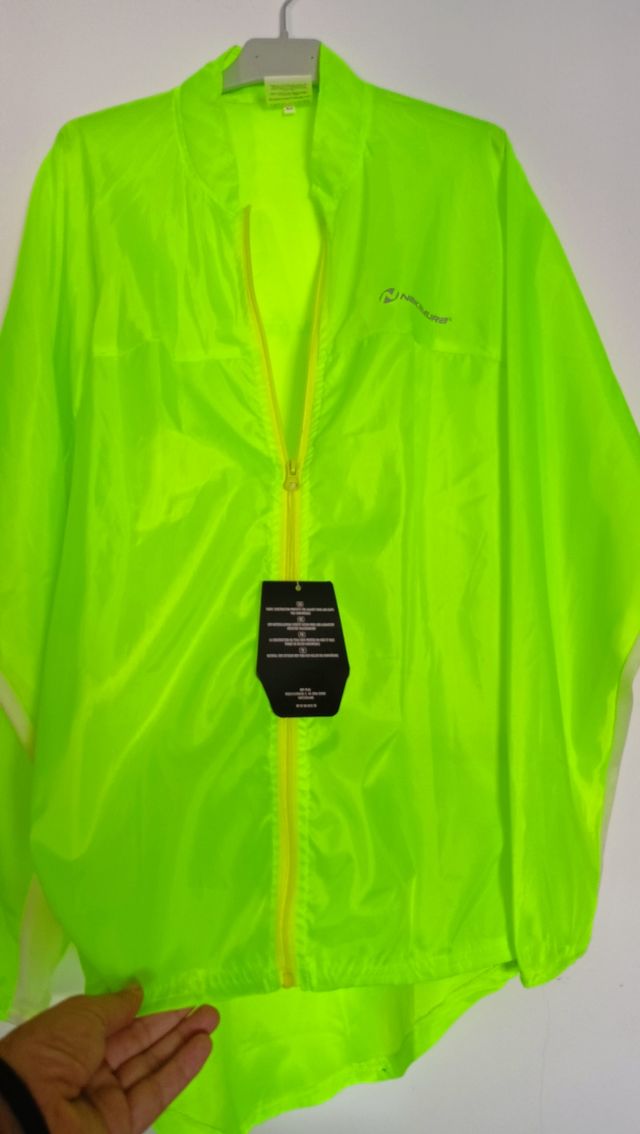 Chaqueta cortaviento ciclismo neón