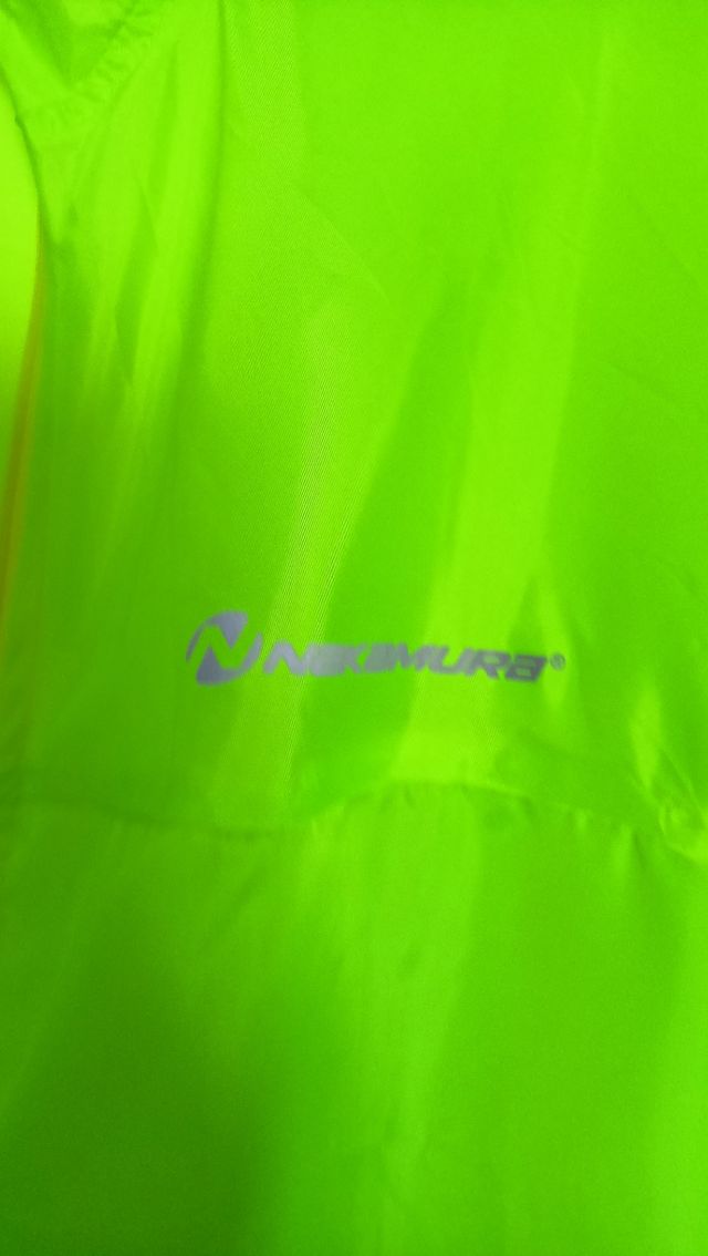 Chaqueta cortaviento ciclismo neón