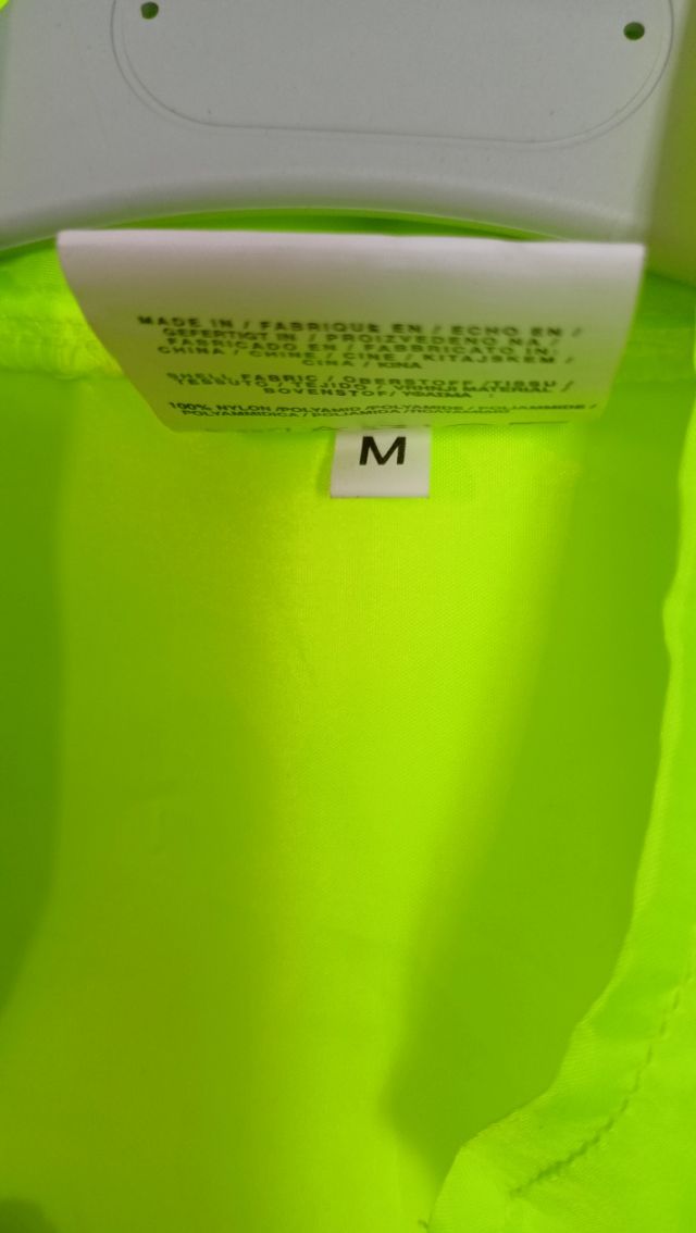 Chaqueta cortaviento ciclismo neón