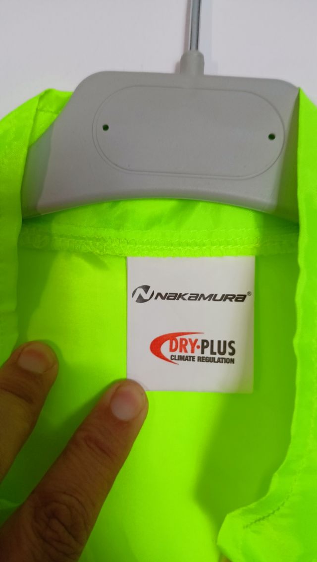 Chaqueta cortaviento ciclismo neón