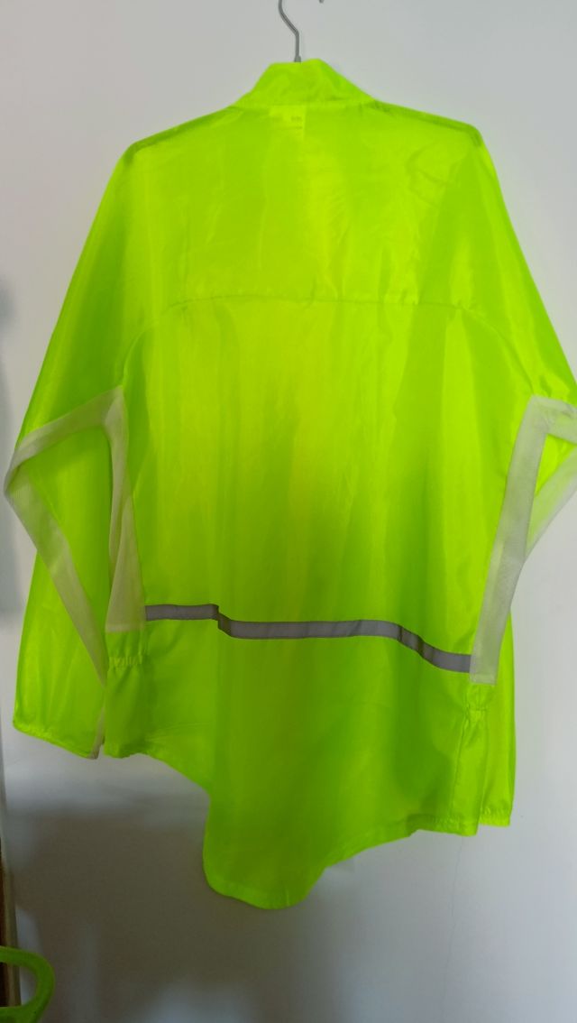 Chaqueta cortaviento ciclismo neón