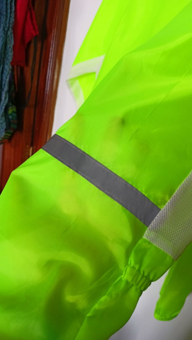 Chaqueta cortaviento ciclismo neón