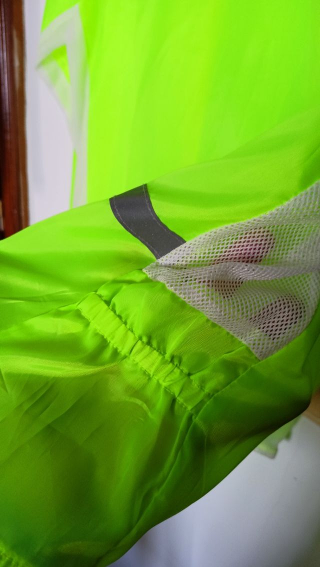 Chaqueta cortaviento ciclismo neón