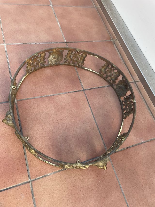 Struttura della lampada in bronzo antico