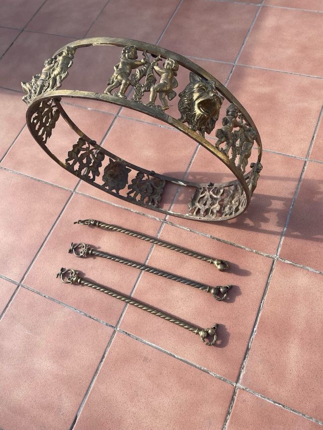 Struttura della lampada in bronzo antico