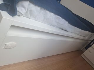 Cama blanca con cajones 