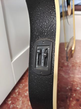 Guitarra electroacústica Rochester