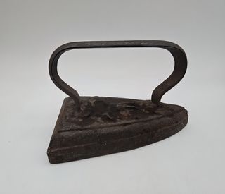 Ferro da stiro antico