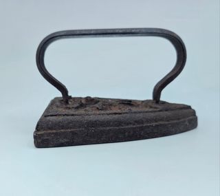Ferro da stiro antico
