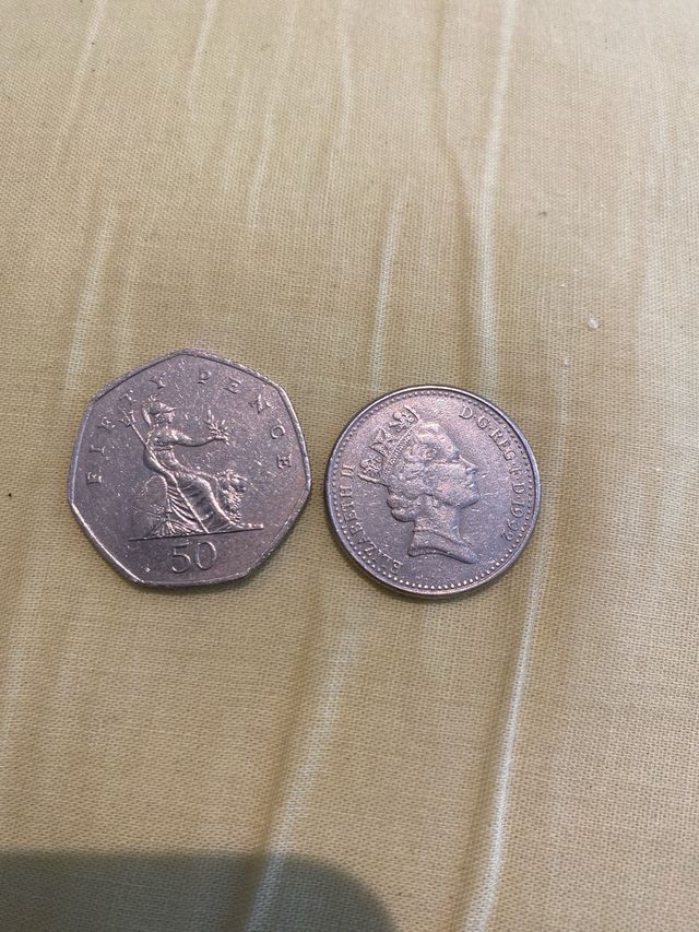 Monedas Reino Unido: 10 peniques y 1 libra