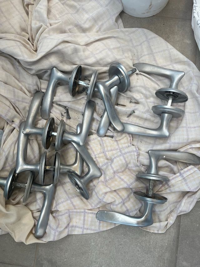 Manetas puertas acero: 12 unidades