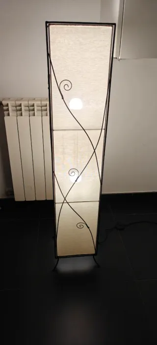 Lampara pie moderna - beige/negro