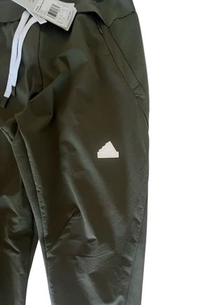 Talla XS. Pantalón ADIDAS “DESIGNED 4 GAMEDAY”