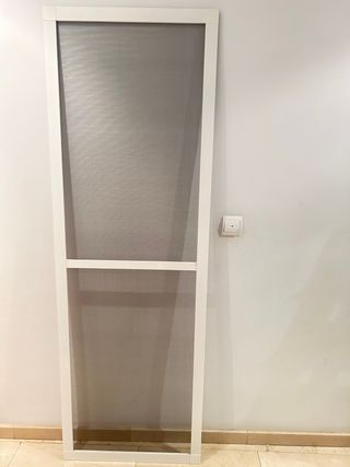 Mosquitera puerta blanca