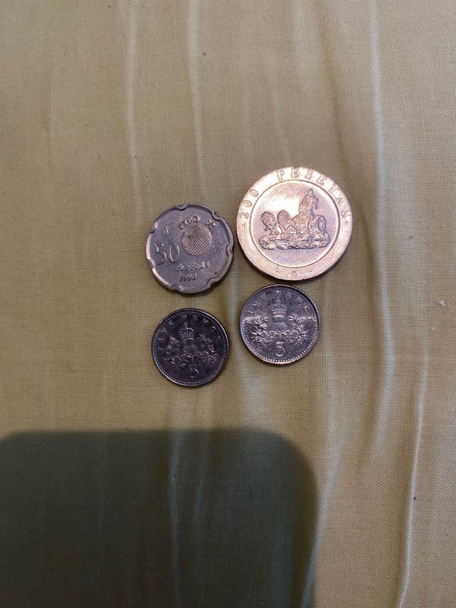 Monedas antiguas: 200 Ptas + 50 Ptas + 2x 5 Ptas
