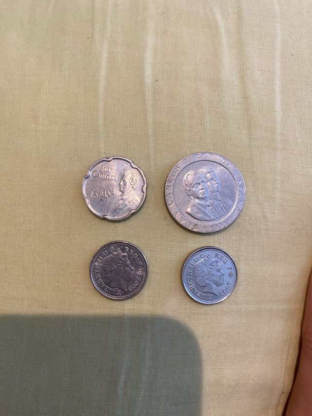 Monedas antiguas: 200 Ptas + 50 Ptas + 2x 5 Ptas