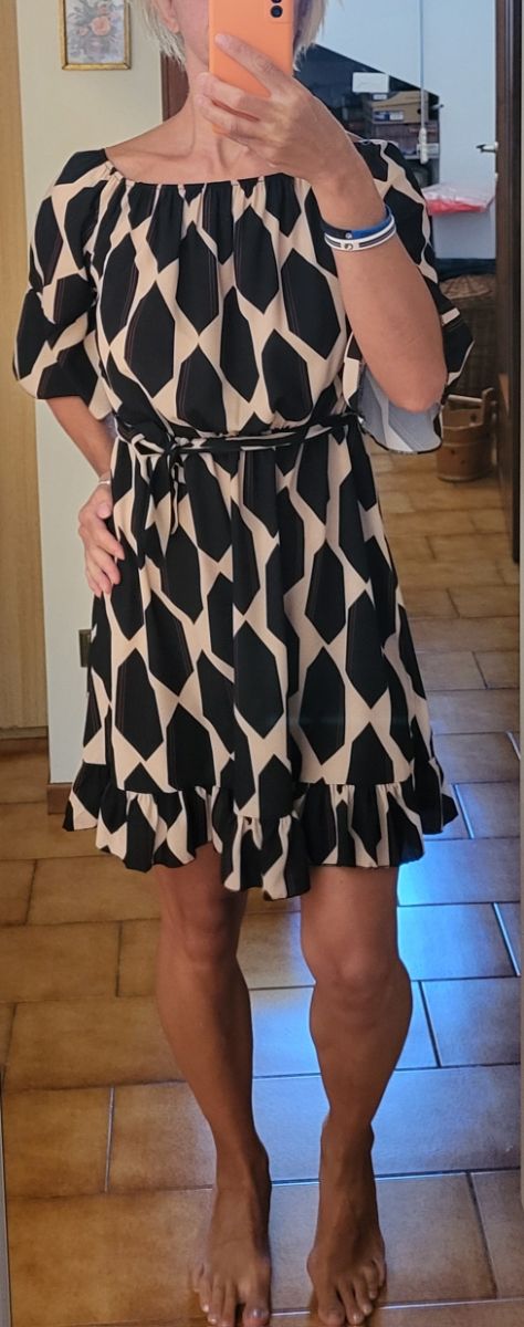 Vestito corto beige e nero