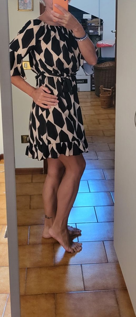 Vestito corto beige e nero