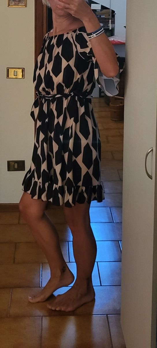 Vestito corto beige e nero