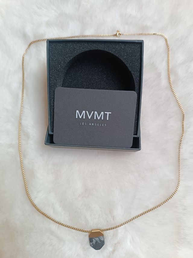 Collar MVMT dorado y negro