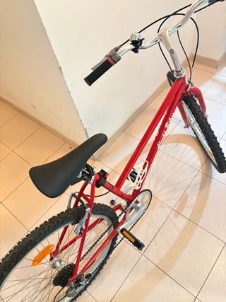 Bicicleta Alcalá Bikes 26" roja para chica.