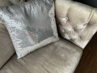Sofá 2 plazas - Beige & Plata. SE ACEPTAN OFERTAS.