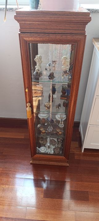 Vitrina madera marrón