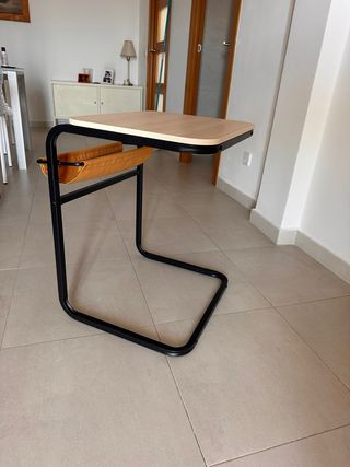 Mesa auxiliar moderna - metal y madera