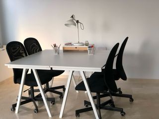 Mesas oficina TROTTEN + 4 sillas + 1 silla MARKUS 