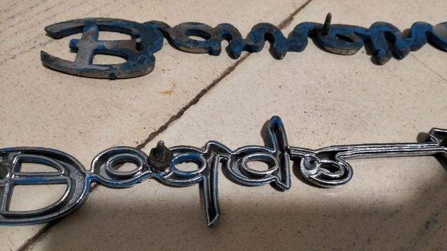 Insignias Barreiros & Dodge