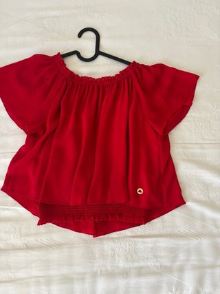 Blusa rossa scollo a barca