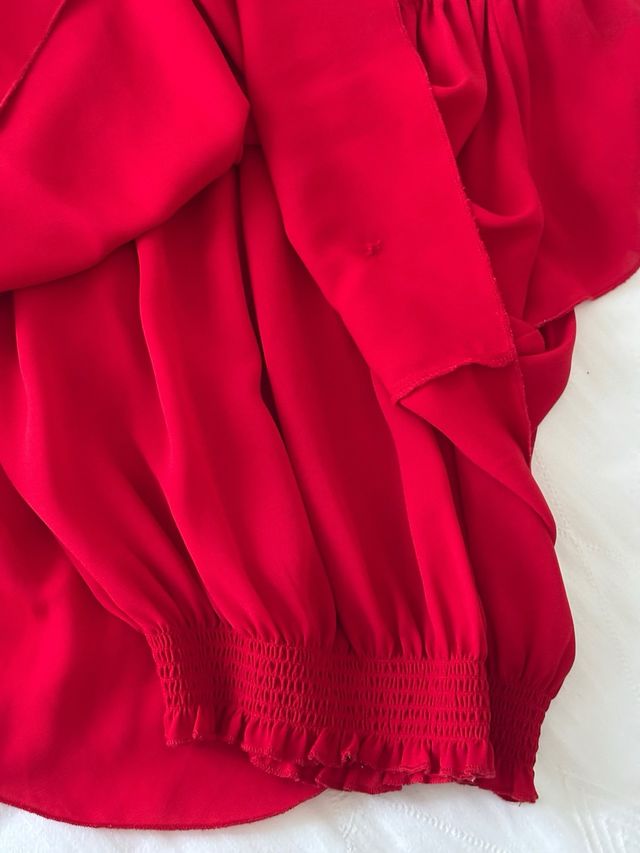 Blusa rossa scollo a barca