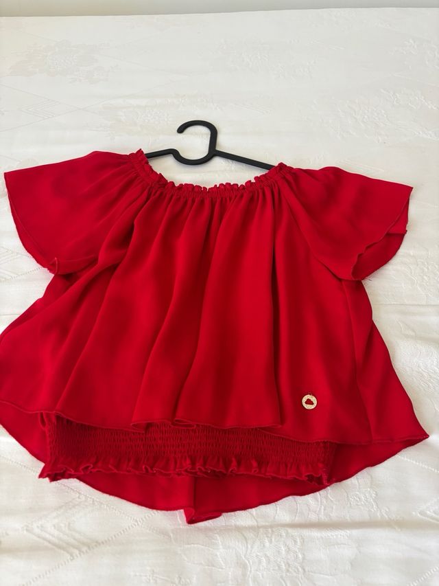 Blusa rossa scollo a barca