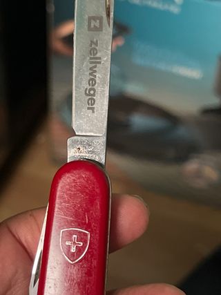 2 Navajas: Suiza y Oso Polar.
