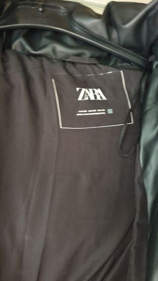 Cazadora acolchada Zara negra
Talla S-M
